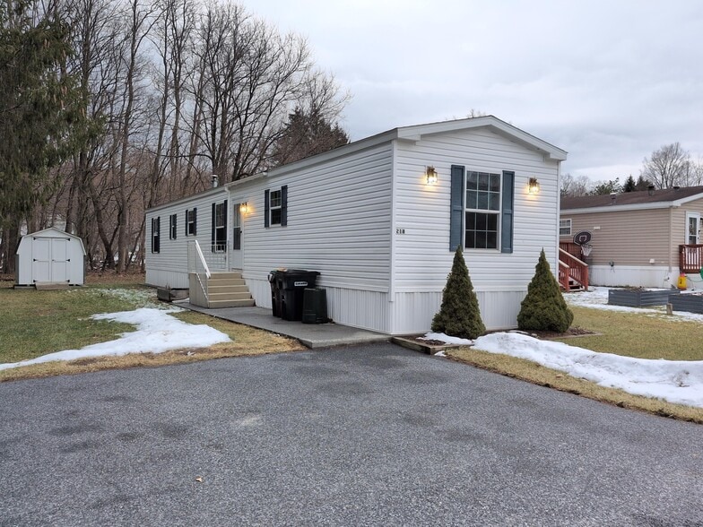 Building Photo - 218 Abbott St