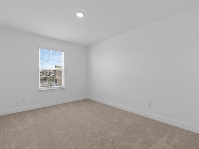 Building Photo - 633 Runnel Dr