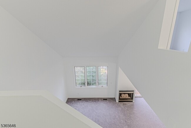 Building Photo - 22 Deer Hill Ct