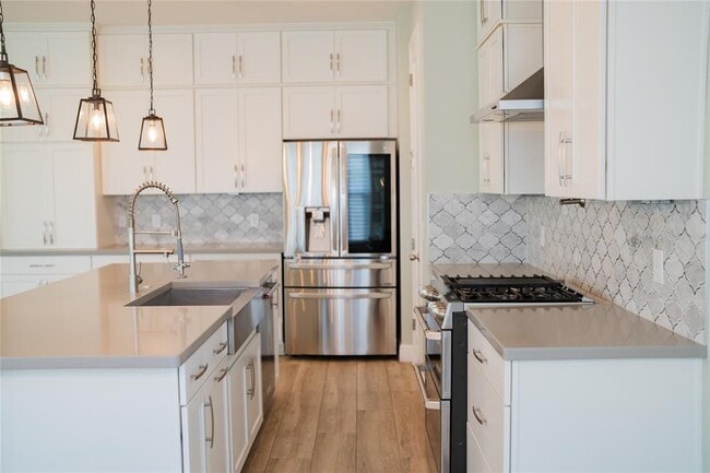 Building Photo - 13087 Salk Way