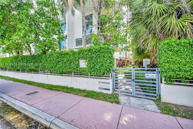 Building Photo - 7728 Collins Ave