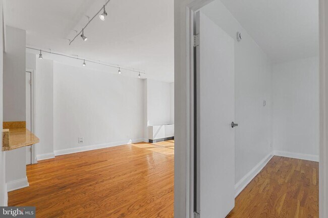 Building Photo - Westend/Dupont Gem!