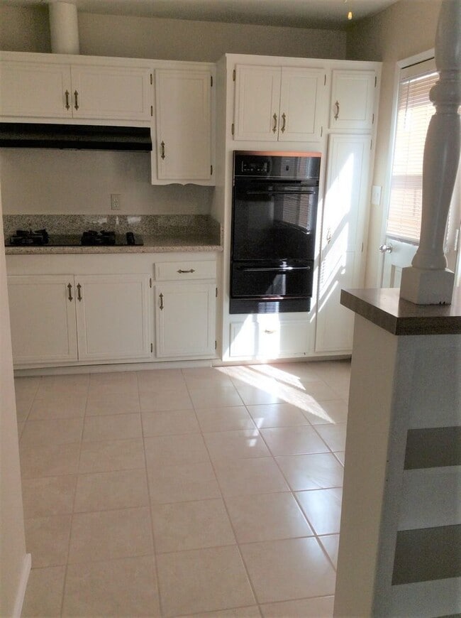 Building Photo - 3 Bedroom 2 Bathroom in Riverside Walking ...