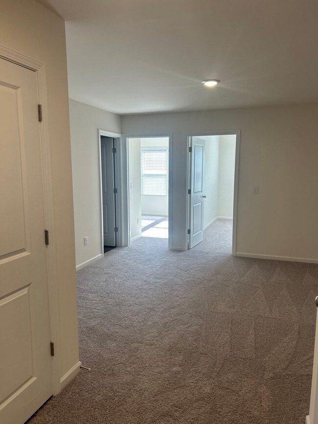 Building Photo - Brand New Townhome in the heart of Newton!