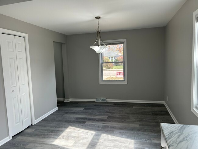 Building Photo - 510 S Alfred Ave