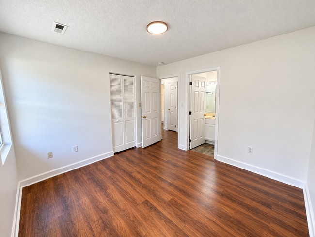 Building Photo - 5339 Beechwood Dr