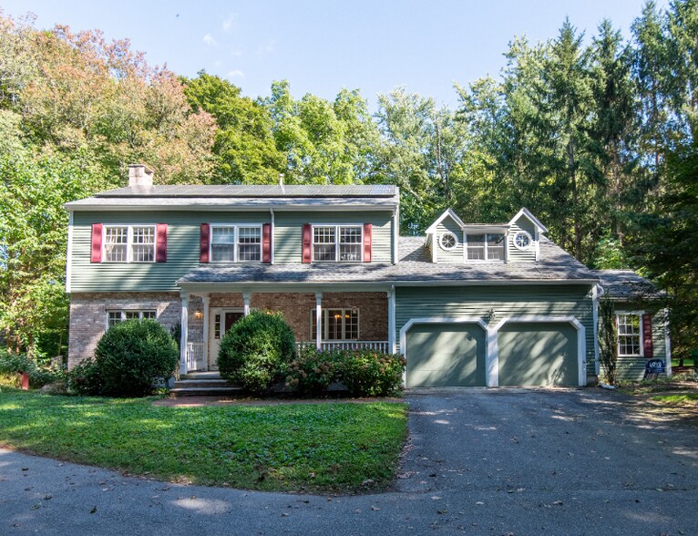 Primary Photo - 48 Woodward St