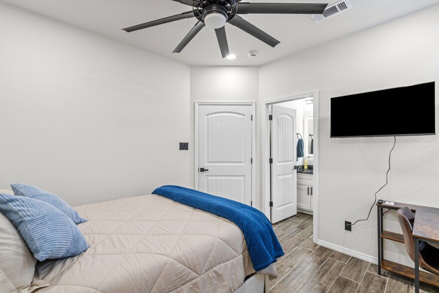 Building Photo - 3518 Dennis St