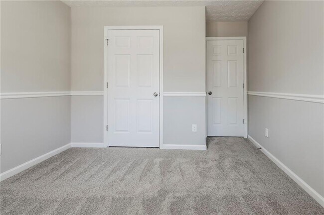 Building Photo - 2323 Heatherton Cir