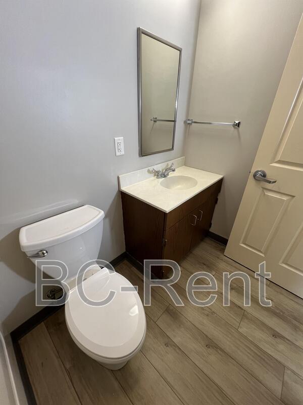 Building Photo - 622 17th St