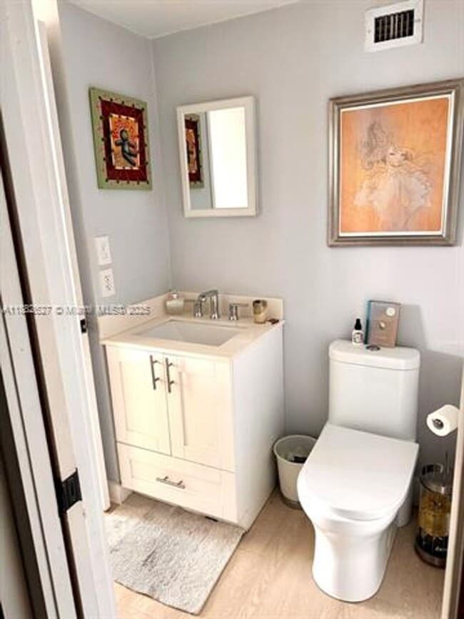 Building Photo - 5 Island Ave