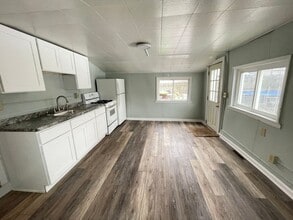 Building Photo - 338 Erie St