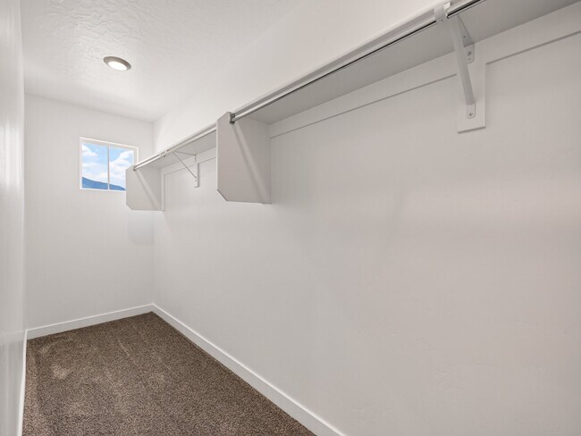 Building Photo - 1721 Albion Dr