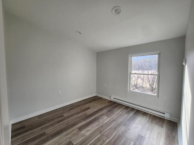 Building Photo - 251 Samsonville Rd