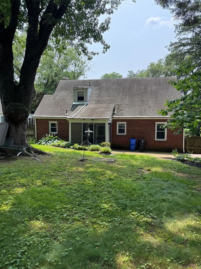 Building Photo - Spacious Three Bedroom Silver Spring House...