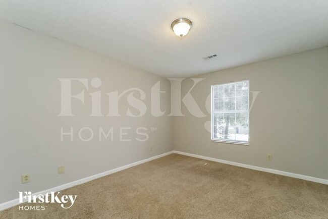 Building Photo - 6093 Lynwood Dr