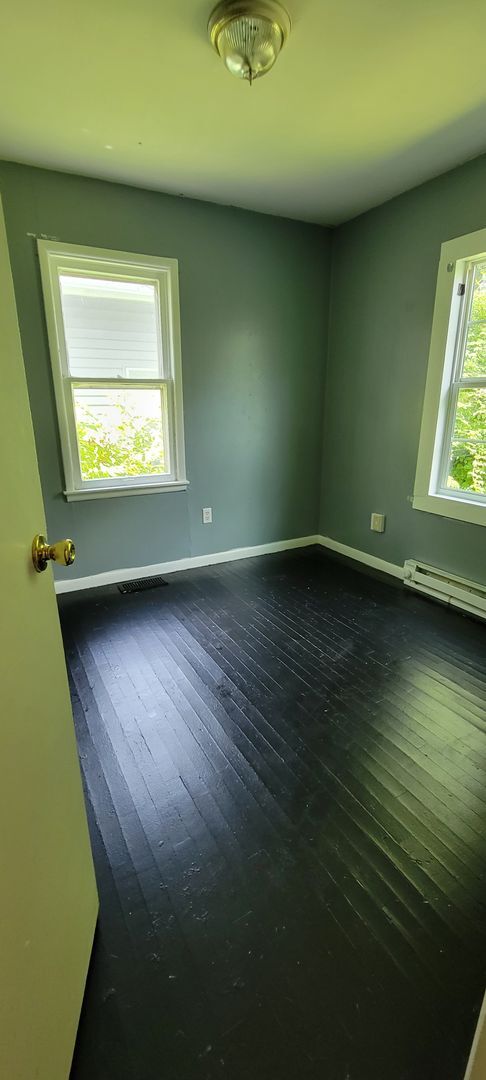Building Photo - Beautiful Single Family 2 Bedroom with a B...