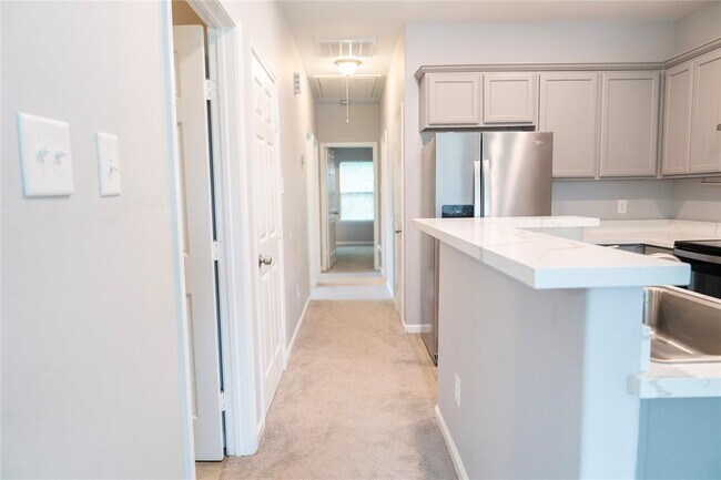 Building Photo - 3915 Brookmeade Dr