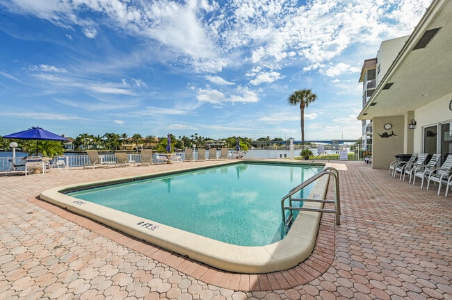 Building Photo - 650 Snug Harbor Dr