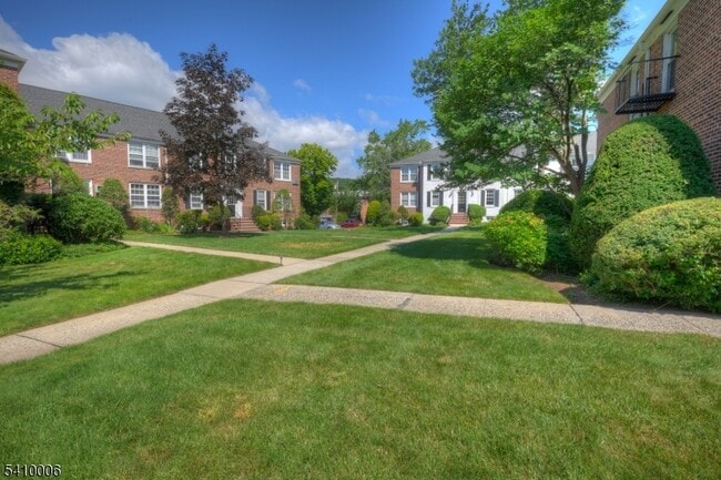 Building Photo - 101 Gates Ave