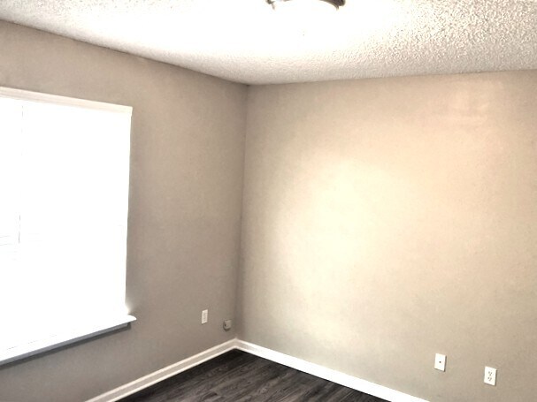 Building Photo - 2739 Ravine Hill Dr