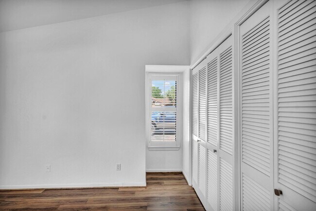 Building Photo - 100 Bay Point Dr