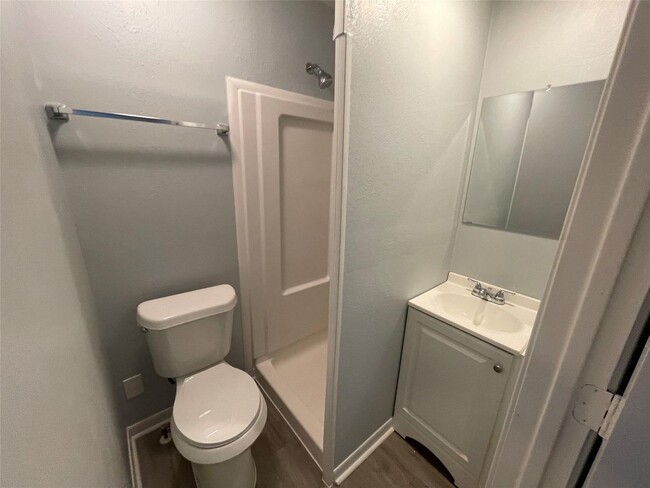 Building Photo - 3 BR/2.5BA | Renovated Single Family Home | 1-Car Garage Parking | Fenced backyard