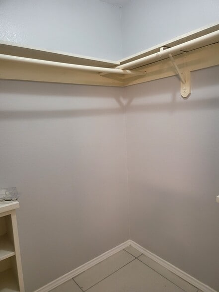 Building Photo - 2401 S Jackson Rd