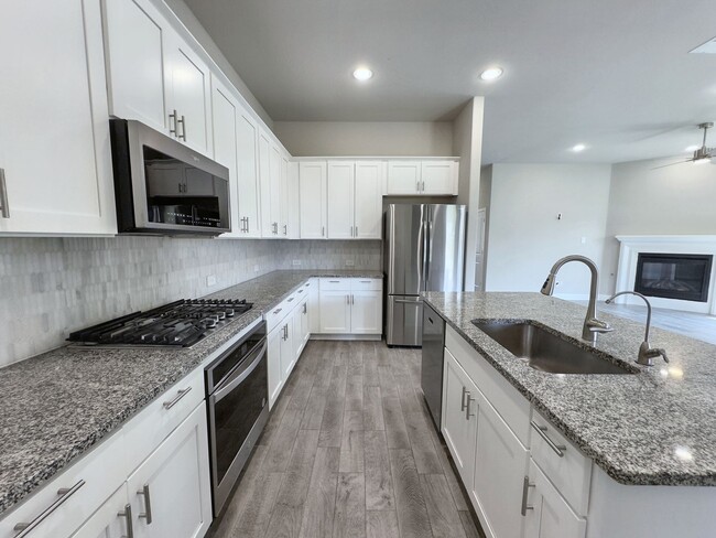 Building Photo - Gorgeous 4-Bedroom Home in Woodbridge Esta...