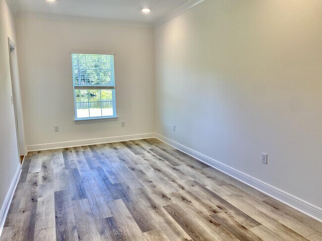 Building Photo - 160 Kara Lake Dr