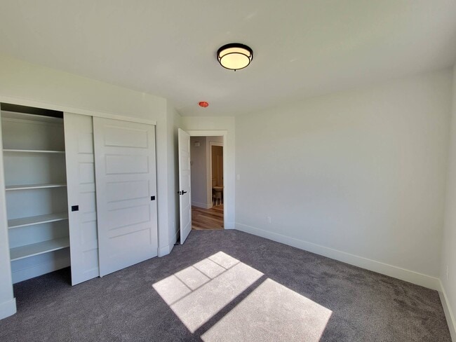 Building Photo - 4705 Corinth Dr