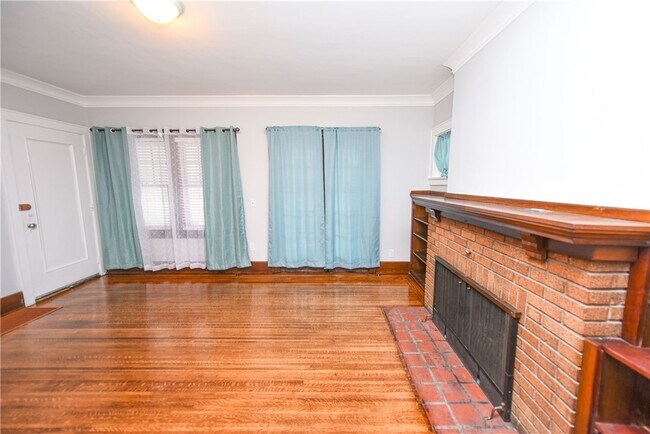 Building Photo - 200 Elmdorf Ave