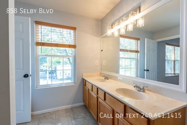 Building Photo - 858 Selby Blvd