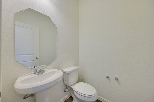 Building Photo - 268 Wren Ln