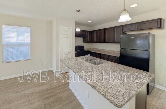 Building Photo - 9020 Eaton Ave