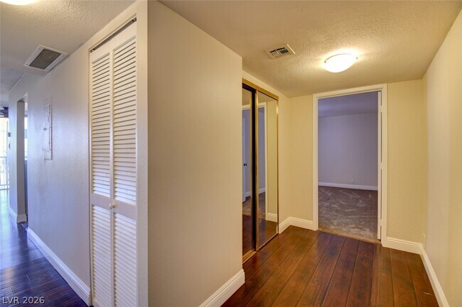 Building Photo - 3111 Bel Air Dr