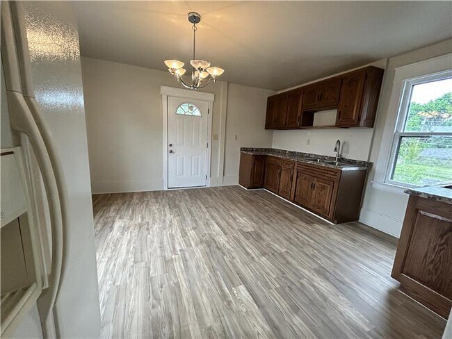 Building Photo - 377 Lawson Ave