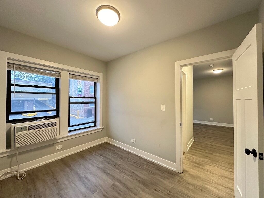 Building Photo - 708 W Brompton Ave