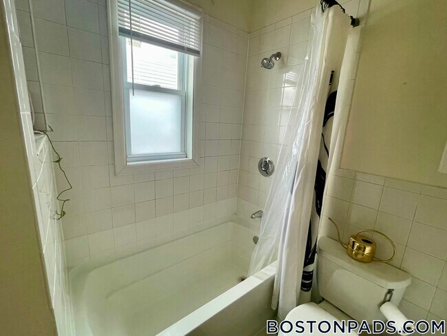 Building Photo - 40 Litchfield St