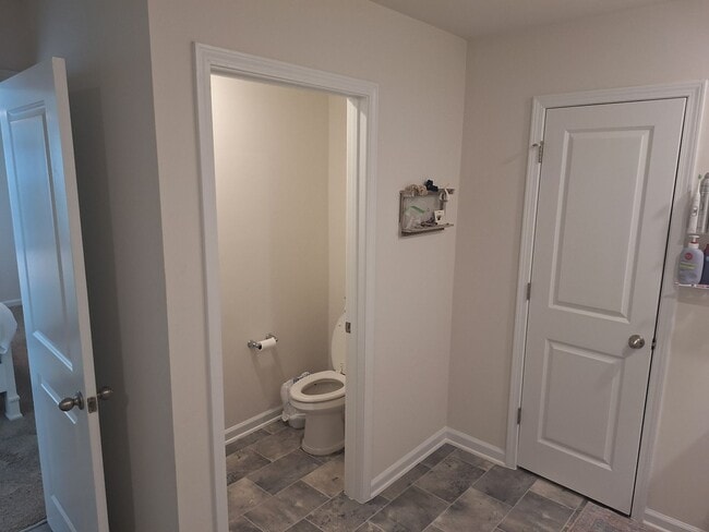 Building Photo - **HURRY!!! FREE RENT WITH AN OCTOBER MOVE ...