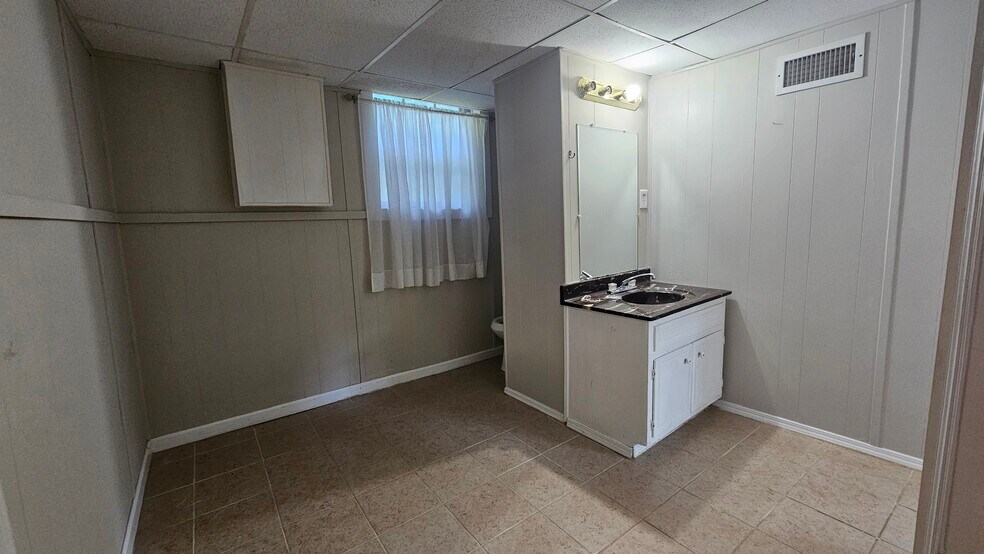 Basement half bath - 2323 Jomarc Way