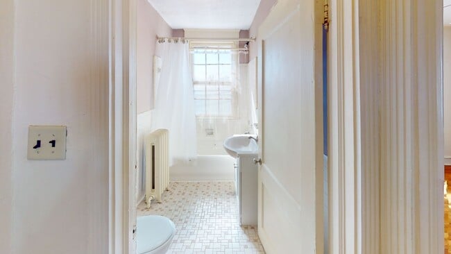 Building Photo - 2bd/1ba charming house