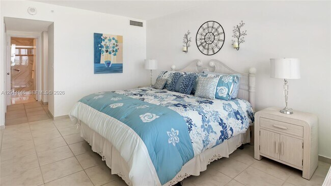 Building Photo - 5601 Collins Ave