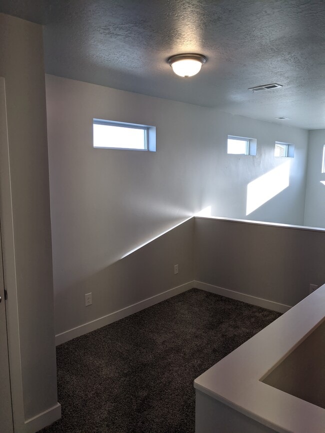 Building Photo - 3293 S Lincoln Ln