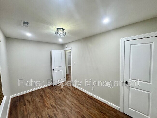 Building Photo - 518 Northside Ave