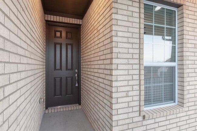 Building Photo - 309 Barton Oak Trl