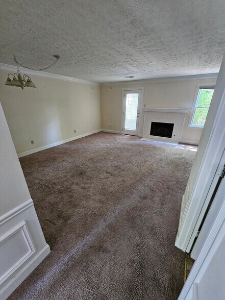 Building Photo - 1007 Oaks Pkwy SE