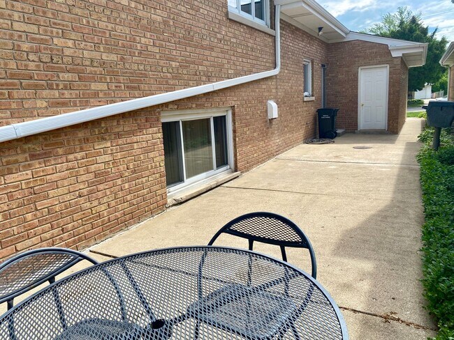 Building Photo - 4520 Thatcher Ave