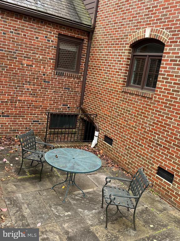 Building Photo - 8904 Grant St