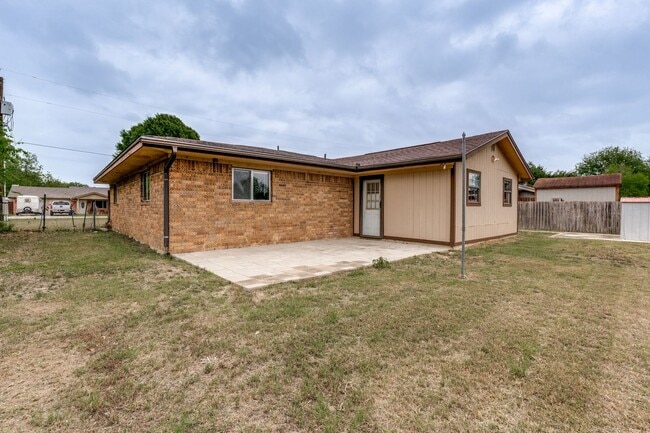 Building Photo - BEAUTIFUL 3-BEDROOM HOME IN LAKEWOOD SHADOW, NEW BRAUNFELS